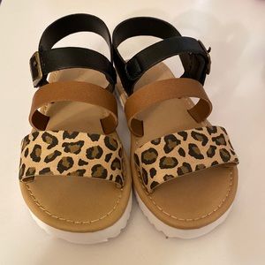 Leopard old navy sandals - size 9 toddler. Only worn once